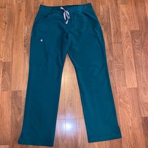 FIGS Hunter Green Kade Cargo Scrub Pant